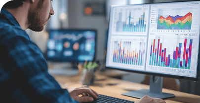 Datenanalyse am Computer mit mehreren Diagrammen und Grafiken auf Bildschirmen.